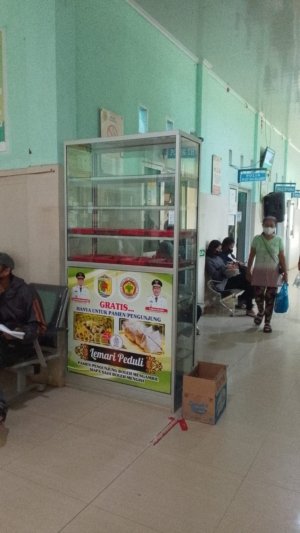 Meski di Protes Bulan Ramadhan, Poli di RSUD Kolonodale Tetap Pajang Makanan Terbuka