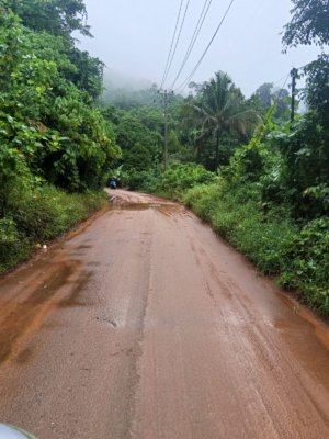 Jalan Licin di Mondowe Dikeluhkan, Warga Petasia Barat Minta Pemerintah Jangan Tutup Mata