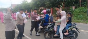 Jumat Berkah, Polsek Lembo dan Bhayangkari Tebar Kebaikan Lewat Berbagi 200 Paket Takjil