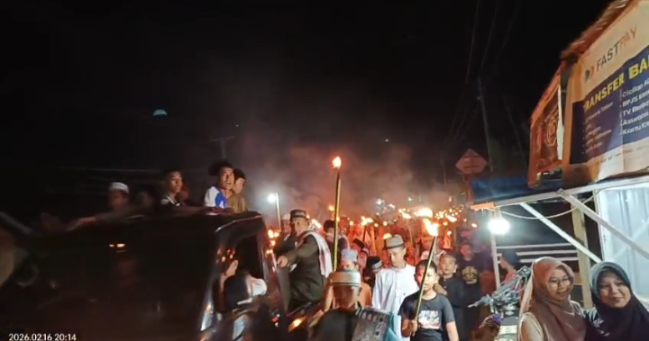 Meriah! Ratusan Warga Towara Gelar Pawai Obor Sambut Ramadhan 1447 H