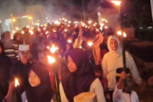 Shalawat Menggema di Langit Lembontonara, Pawai Obor Sambut Bulan Suci Ramadhan