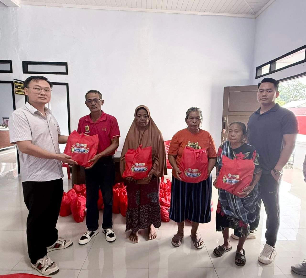Ramadan Penuh Berkah, PT GNI Santuni Warga Pra Sejahtera di Tiga Desa