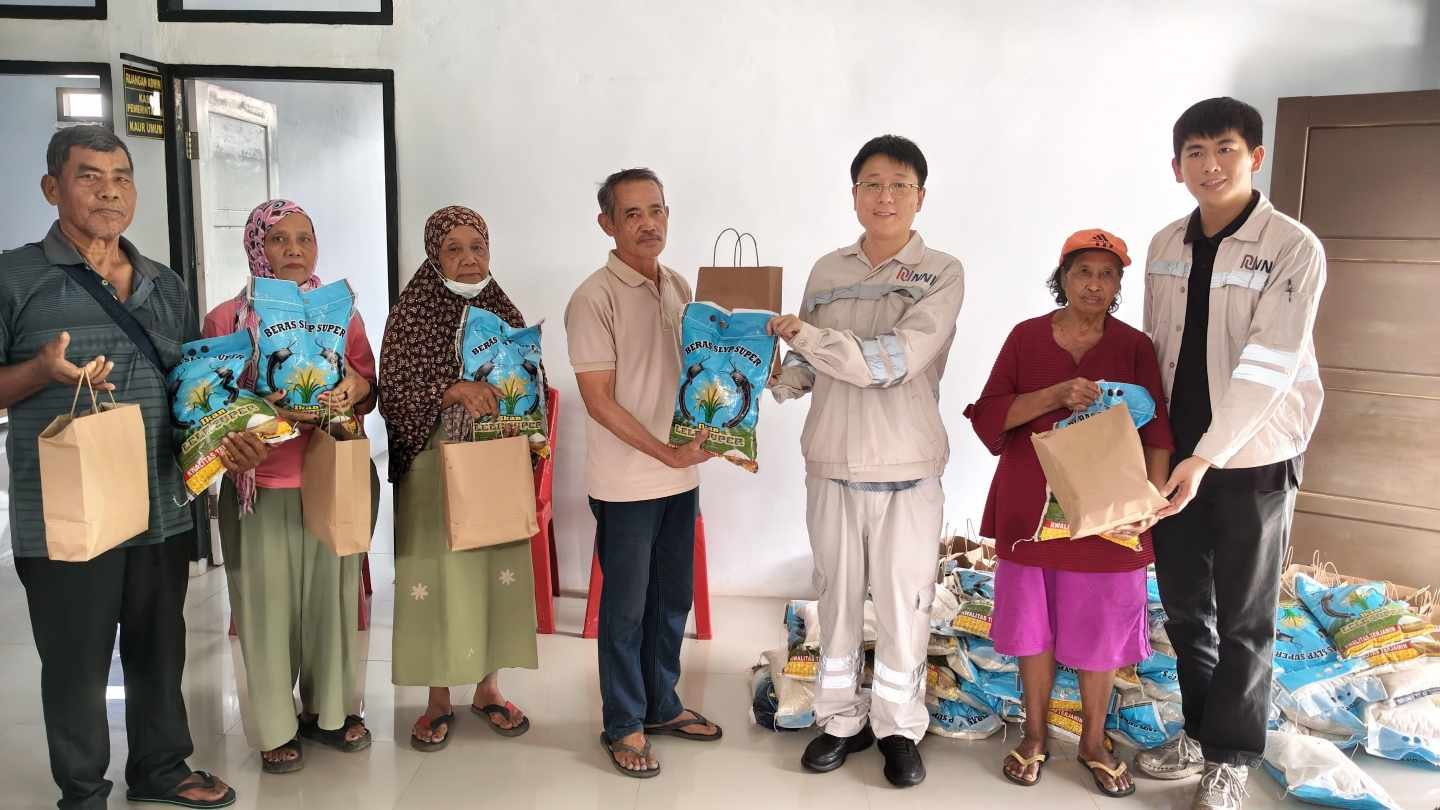 Sentuhan Kepedulian PT NNI di Bunta, Parcel Lebaran untuk Warga Kurang Mampu dan Lansia