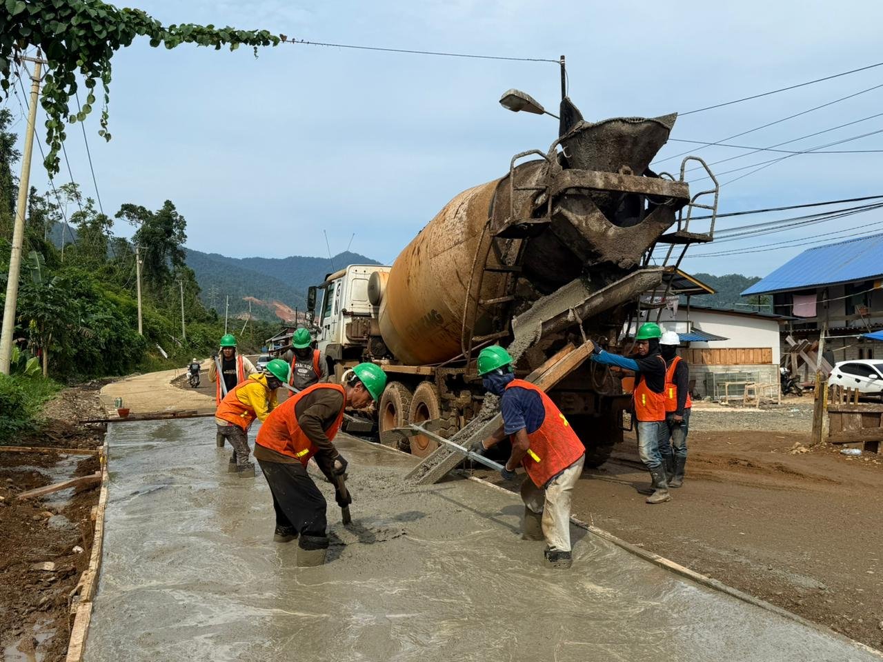 PT GNI Turun Tangan, Jalan Nasional di Morut Dibeton Bertahap