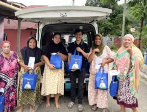 Owner PT. Mamala Muda Perkasa, Fauzan Mamala Bagikan 1000 Parcel Lebaran untuk Janda dan Lansia