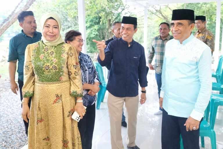 Senyum Hangat Warda Dg Mamala Saat Silaturahmi dengan Gubernur Anwar Hafid