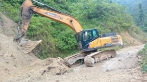 PT. GNI Bantu Perbaiki Akses Jalan Desa Tanauge dan Desa Lain di Morowali Utara