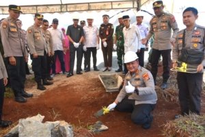 AKBP Reza Khomeini Letakan Batu Pertama Pembangunan Polsubsektor Petasia Barat