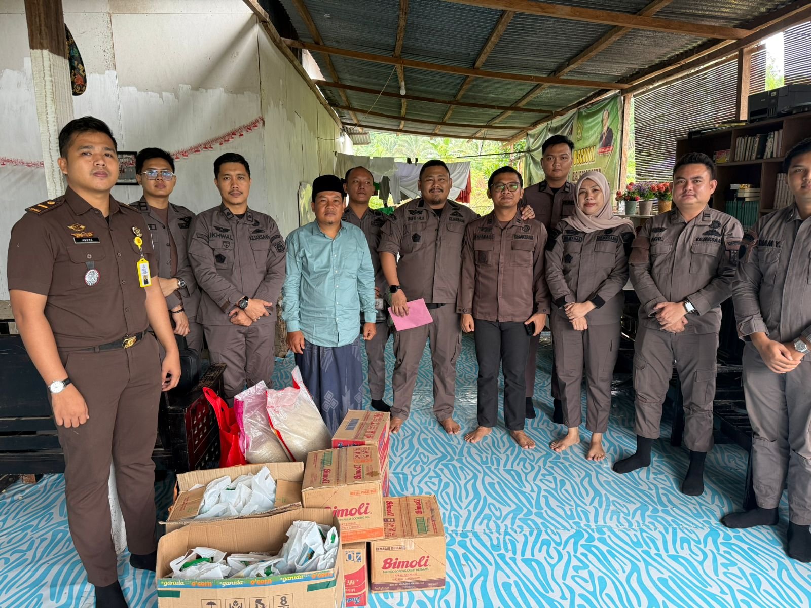 Kejari Morowali Utara Gelar Bakti Sosial di Ponpes KH. Hasyim Asy’Ari Peringati HUT ke-75 PERSAJA