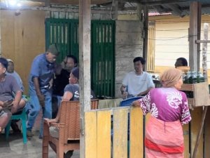 Warga Kolonodale Mengeluh Sulitnya Air Bersih, Fauzan Mamala Datangi Kasih Solusi