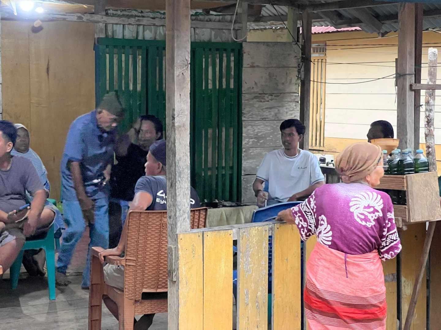 Warga Kolonodale Mengeluh Sulitnya Air Bersih, Fauzan Mamala Datangi Kasih Solusi