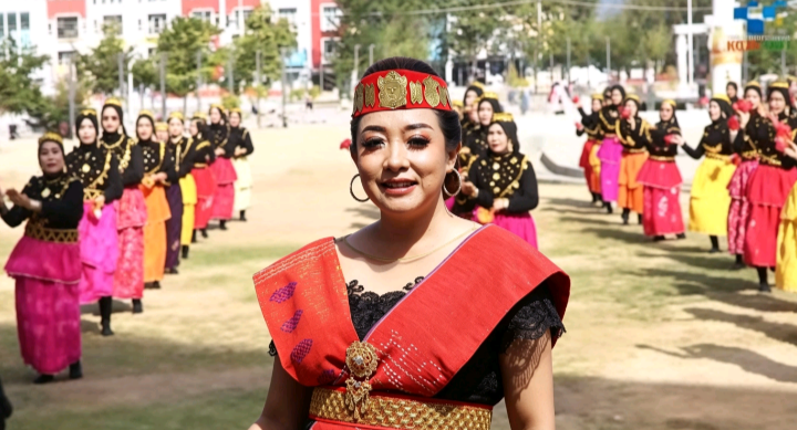 Virgit Venesya Bagunda, Aura Khas Putri Mori dalam Balutan Nusantara, di Hardiknas Kota Palu