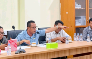 RDP dengan PT. KLS, Yaristan Palesa: Sudah Berapa Bapak Ambil Uang di Tanahnya Mereka?