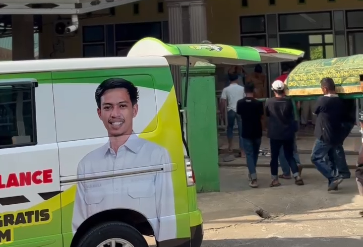 Ambulans Relawan Fauzan Mamala Bantu Pengantaran Jenazah di Kolonodale