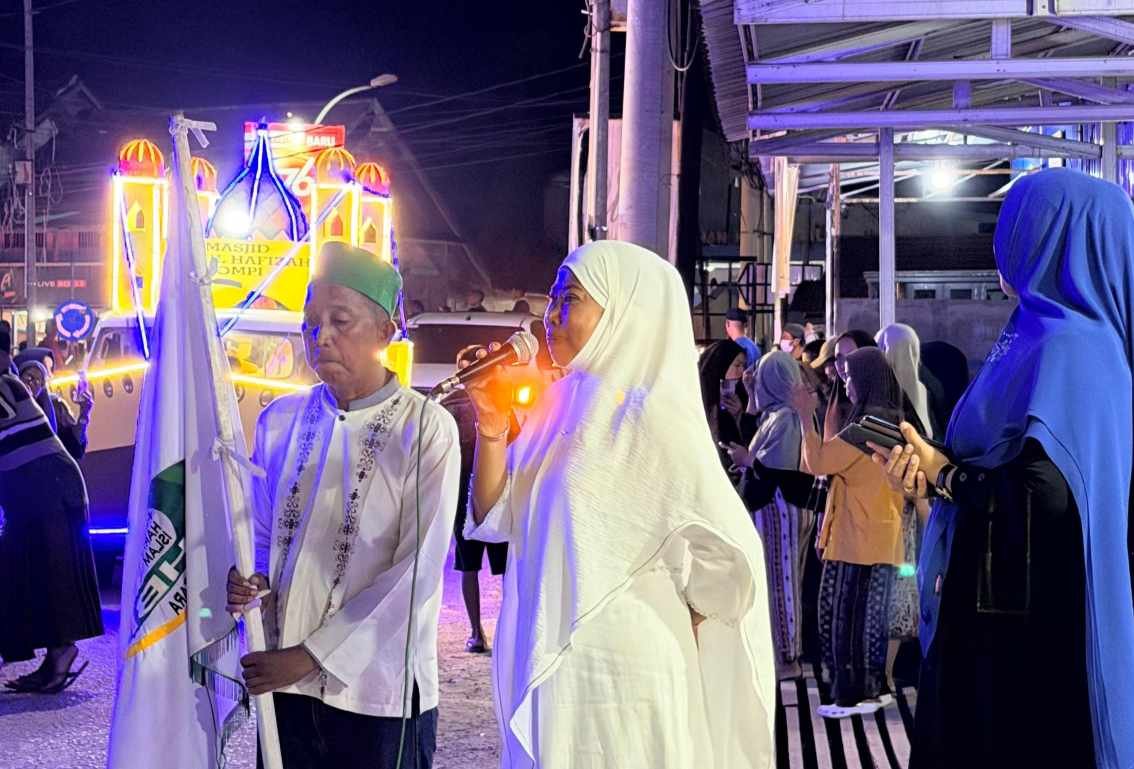 Ketua PHBI Morut, Hj. Warda Dg Mamala Lepas Pawai Takbir