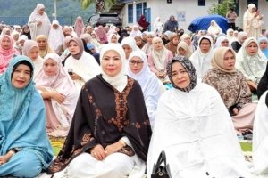Ketua DPRD Morut Laksanakan Sholat Idul Adha Bersama Masyarakat