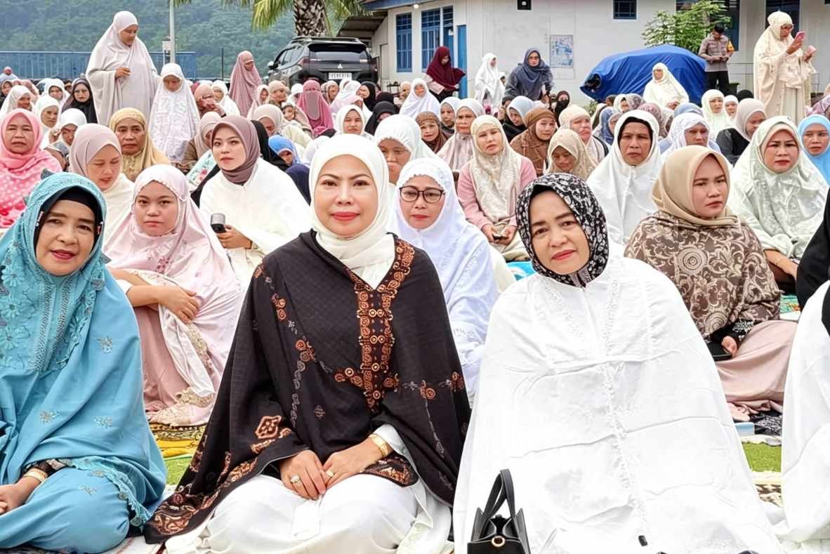 Ketua DPRD Morut Laksanakan Sholat Idul Adha Bersama Masyarakat