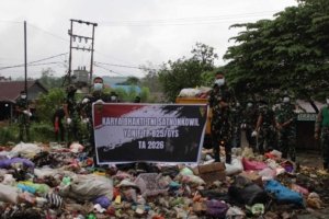 TNI-Pemda Kompak Bersihkan Pasar Beteleme, Yonif TP 825/GYS Pimpin Aksi Karya Bakti Massal