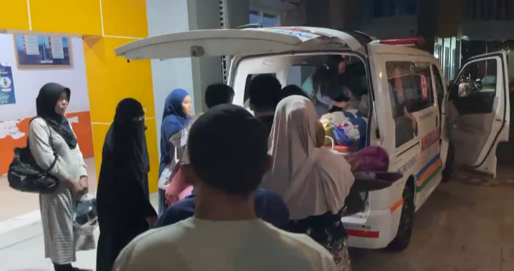 Ambulans Relawan Dr. Mardiman Sane Antar Pasien Rujukan RSUD Morowali ke RS Anutapura Palu dengan Selamat