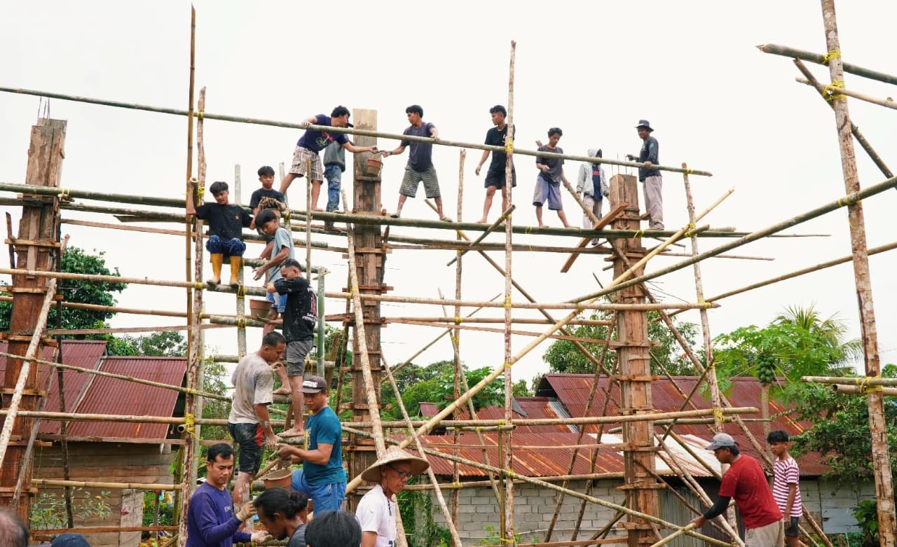 Indahnya Toleransi di Morowali Utara, Umat Kristen dan Umat Muslim Gotong Royong Bangun Gereja Katolik