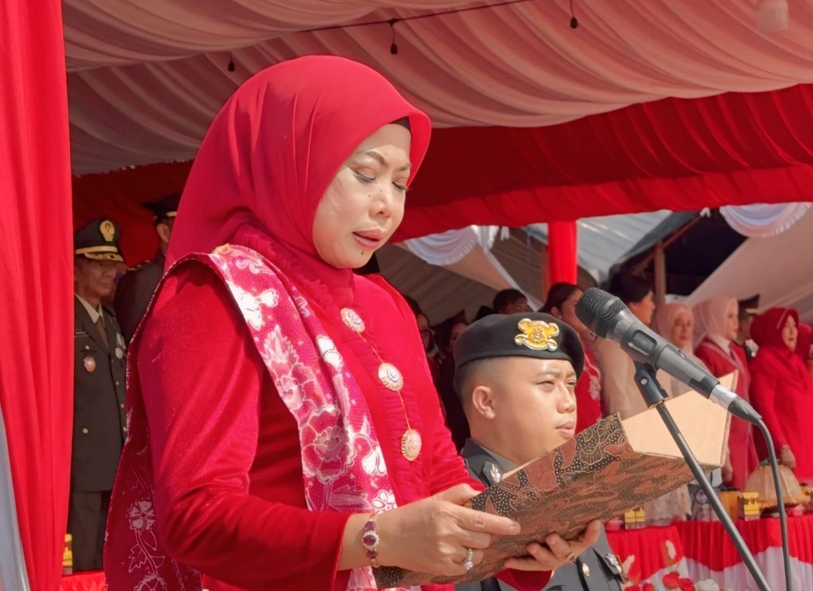 Ketua DPRD Morut Warda Dg Mamala Bacakan Teks Proklamasi, Tampil Penuh Semangat di HUT ke-81 RI
