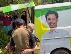 “Pahlawan Kemanusiaan” Ditengah Semarak Kemerdekaan, Ambulans Fauzan Mamala Antar Pasien Lansia, dari Koromatantu di Rujuk ke Palu