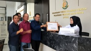 Kades Ensa Resmi Dilaporkan ke Kejati Sulteng