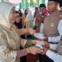 Maulid Nabi SAW di Lembontonara, Ketua PHBI Morut Serahkan Bantuan Total Rp.150 Juta