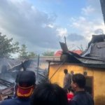 Kapolres Morut Pimpin Langsung Pemadaman Kebakaran Rumah di Desa Tompira