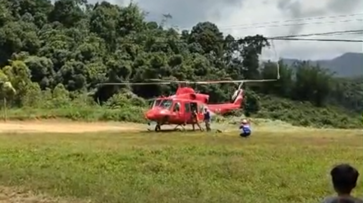 Penyaluran Bantuan di Salubiro Gunakan Helikopter Sebab Jalan Darat Rusak Parah