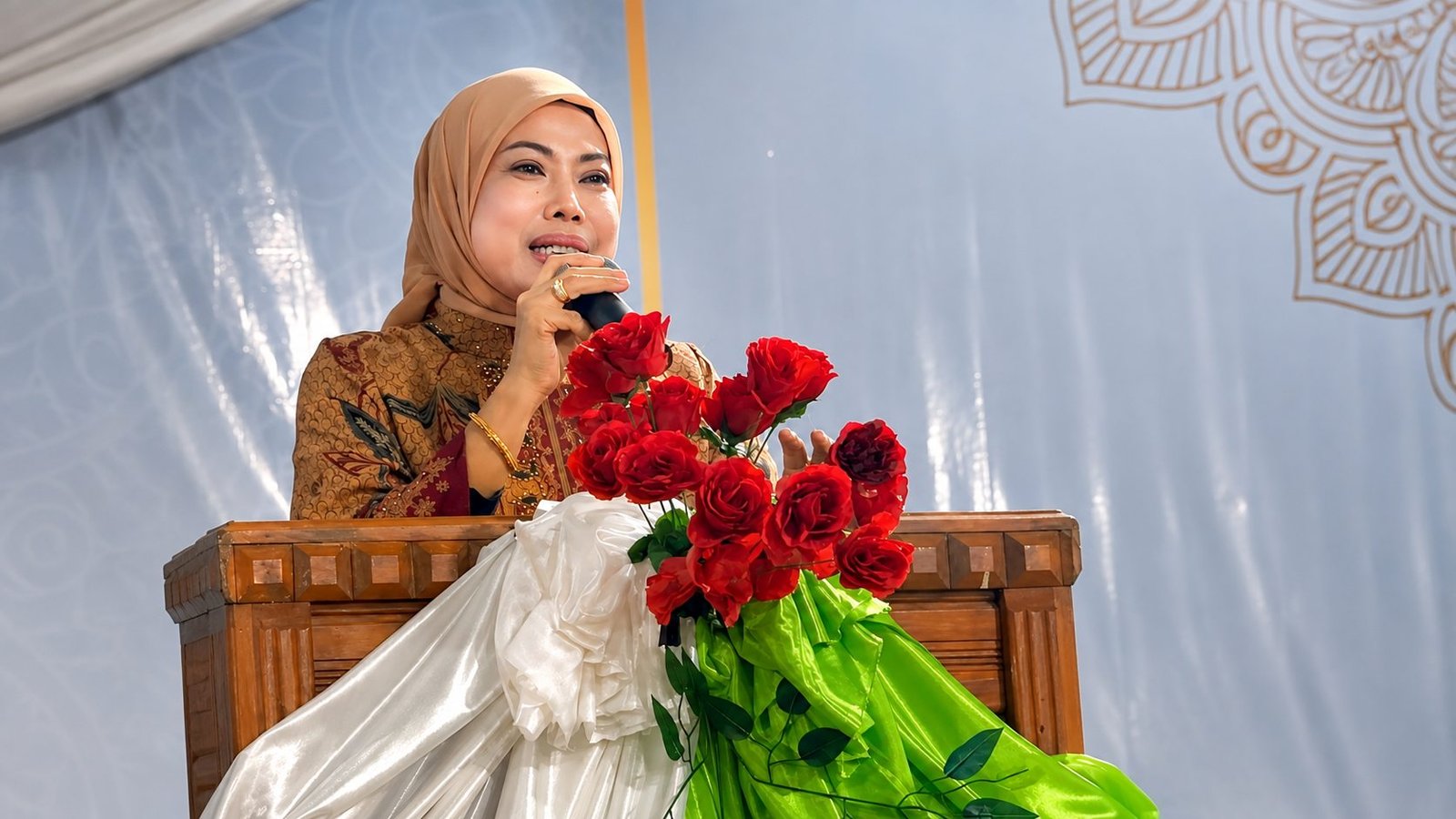 Perayaan Maulid Nabi Kecamatan Lembo dan Lemboraya, Hj. Warda Dg Mamala Berikan Bantuan Tunai Rp.200 Juta