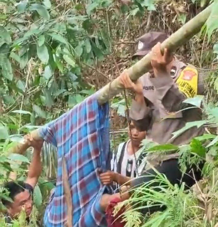 Polisi di Morut dan Kemanusiaan. Nyaris 24 Jam Hilang, Lansia 80 Tahun Ditemukan Lemas di Kebun