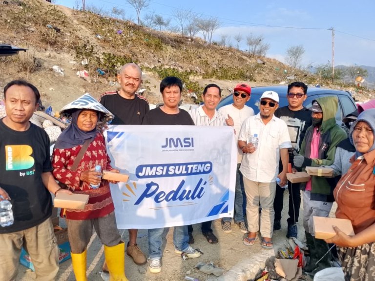Jumat Berkah di TPA Kawatuna, JMSI Sulteng Berbagi 100 Paket Makanan