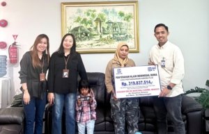 BRI BO Morowali Serahkan Klaim Asuransi Aurora Plus Senilai Rp319,8 Juta kepada Ahli Waris Debitur
