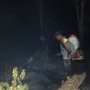 Polisi Bersama Warga dan PT CAN Berjuang Padamkan Kebakaran Lahan di Bintangor Mukti