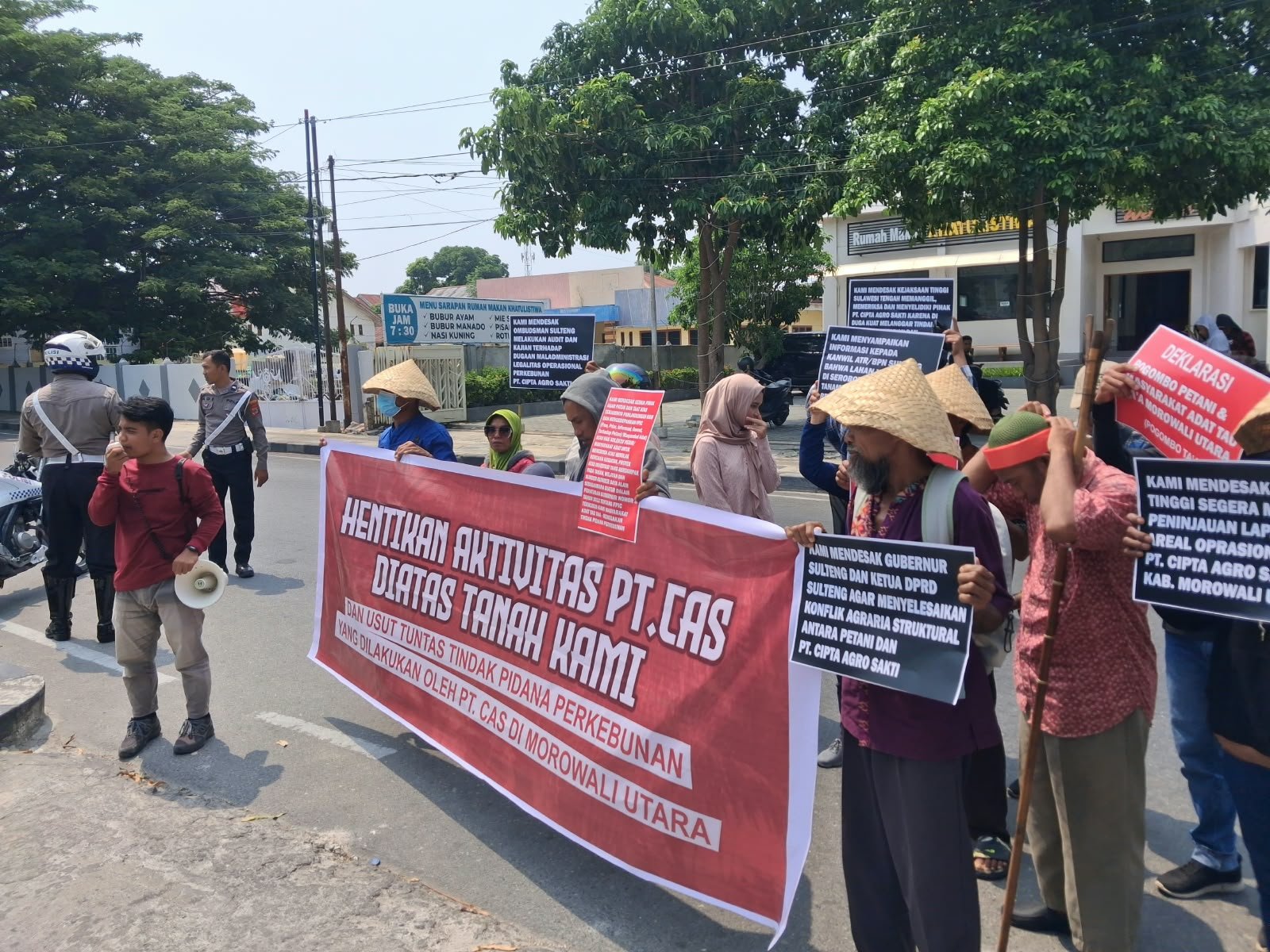 “Kami Punya Tanaman, Kami Punya Kuburan Habis Digusur”: Demo Minta Aktivitas PT CAS Dihentikan
