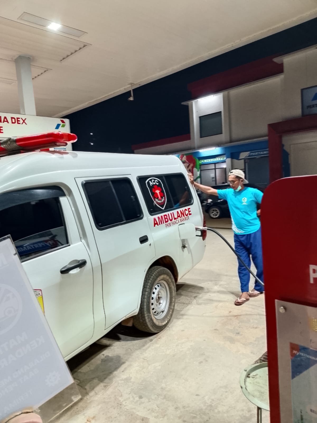 Edwin Purnawan Tampake Bantu Permudah dapat BBM Ambulans Rujukan di SPBU Bahoue