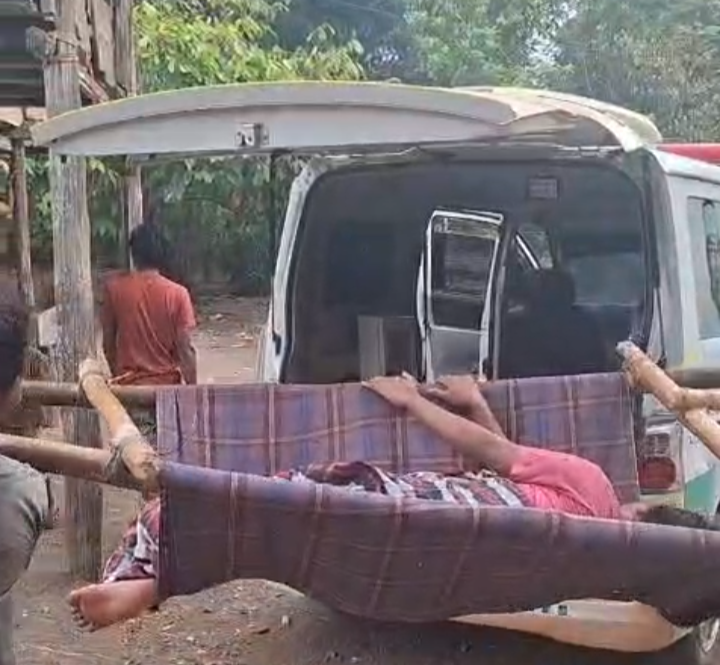 Perjuangan Pilu Ibu Suku Wana, Sehari Ditandu hingga Dijemput Ambulans Relawan Haji Tonggong