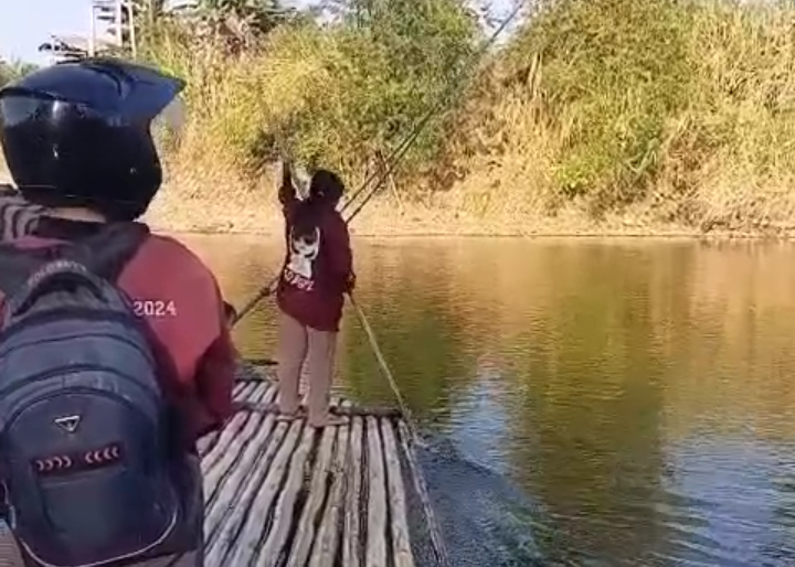 Perempuan Tangguh dari Parangisi, Mengayuh Rakit Demi Warga Pedalaman Wana Morut