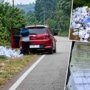Miris! Mobil Crossover Merah Buang Sampah Dokumen Pemkab Poso, di Pinggir Jalan Trans Sulawesi Wilayah Morut